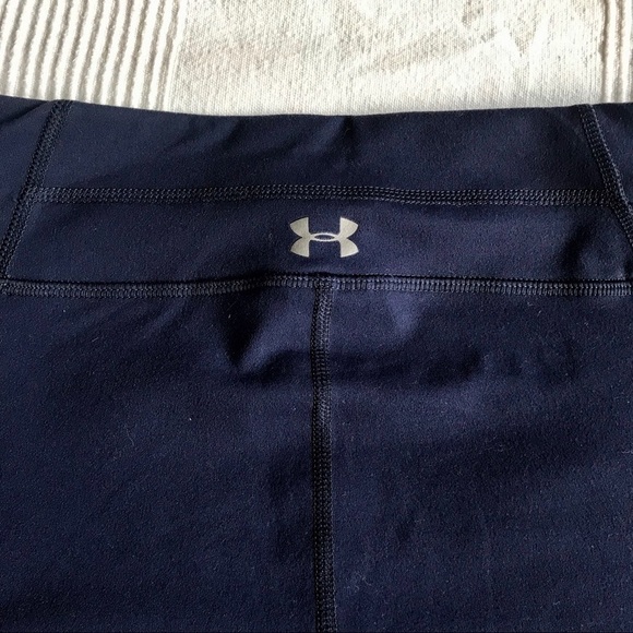 Under Armour HeatGear Fitted Patterned Capris Size Medium - Picture 3 of 5
